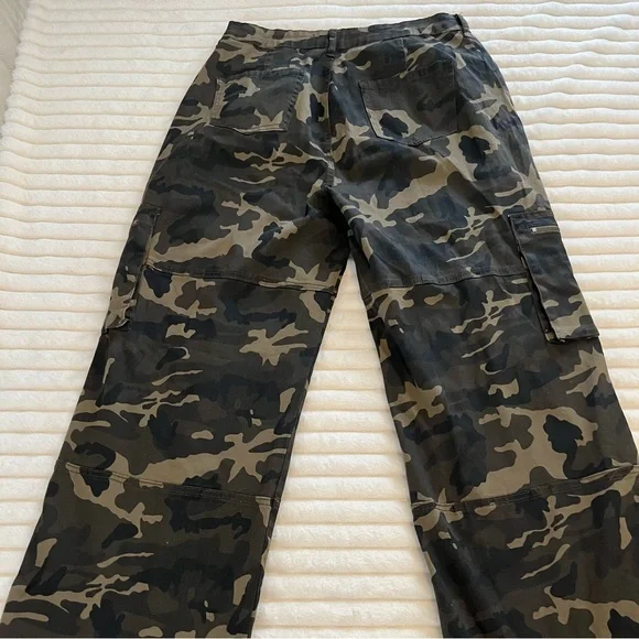 Fashion Nova Brown and green and black Cargo Pants XL - Picture 8 of 8